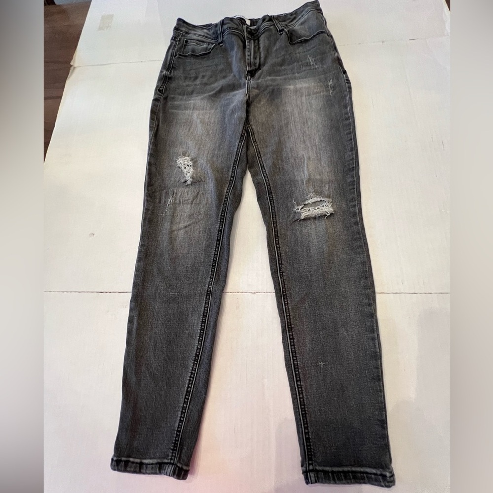 KENSIE EFFORTLESS ANKLE MID RISE   COLOR BLACK DISTRESSED.   SIZE 10/30